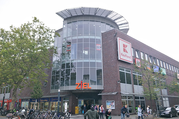 The ZIEL shopping center in Hennigsdorf near Berlin is one of the 8 retail properties that MEC will manage on behalf of KGAL in the future. /// credit: MEC