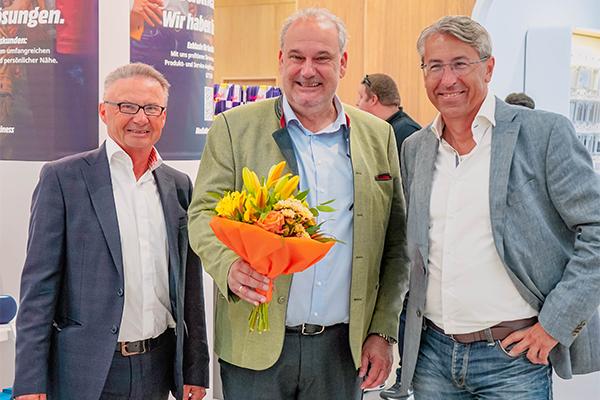 Left-to-right: Christian Guzy (owner of ShoppingCity Seiersberg), Kurt Mayer (Managing Director of MediaMarkt Techvillage), Anton Cech (Managing Director of ShoppingCity Seiersberg). /// ccredit: ShoppingCity Seiersberg