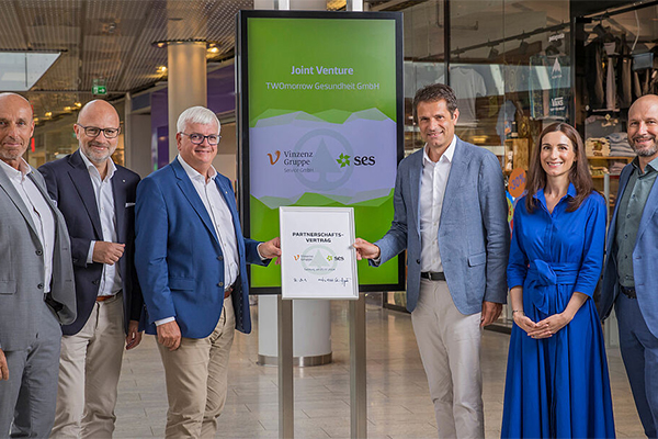 Lefto-to-right: Alexander Eck (Member of the SES Management Board), Christoph Andexlinger (CEO of SES), Marcus Wild (SPAR CEO), Dr. Michael Heinisch (Chairman of the Vinzenz Group Management Board), Sigrid Miksch, MSc (Head of Health Park Management at the Vinzenz Group) and DI (FH) Otto Brandstätter, MSc (Head of Development Shopping Center & Special Projects at SES). /// credit: Christian Leopold, SES Spar European Shopping Centers