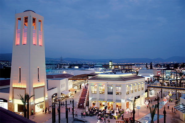 Forum Bornova Exterior. /// credit: ECE