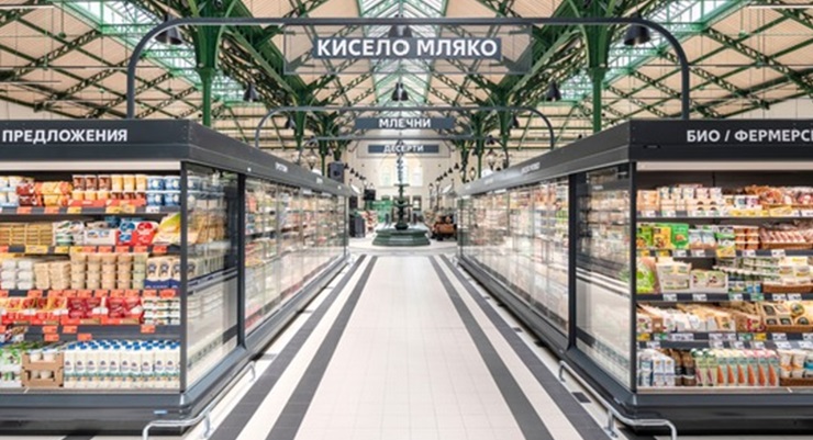 Kaufland presents itself in the style of a market hall with a wide range of fruit and vegetables and offers an extensive range of over 15,000 items. credit: Kaufland