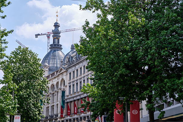 Stadsfeestzaal shopping center. /// credit: Multi Corporation